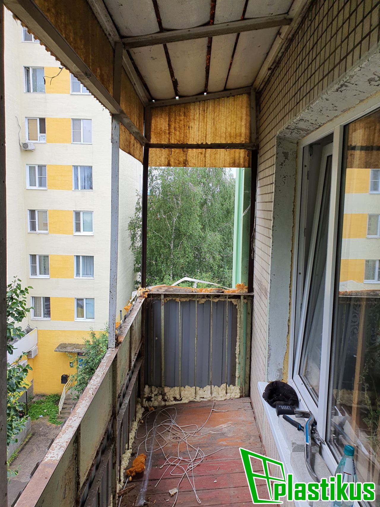 Остекление балкона + внешняя обшивка + крыша в Кашире-2