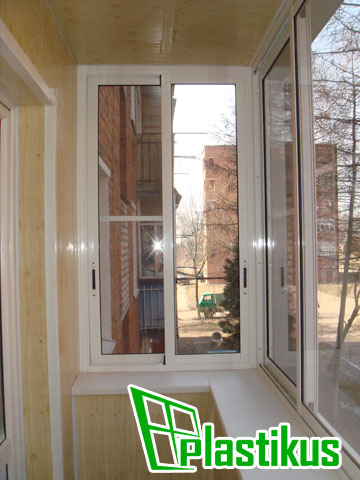 Пример остекления балкона в п. Зендиково, Каширский район. Так он выглядел после остекления